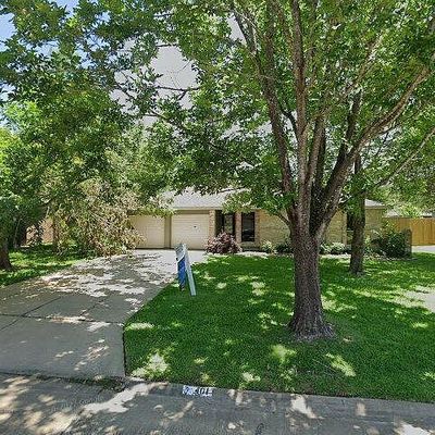 401 Castlelake Dr, Friendswood, TX 77546