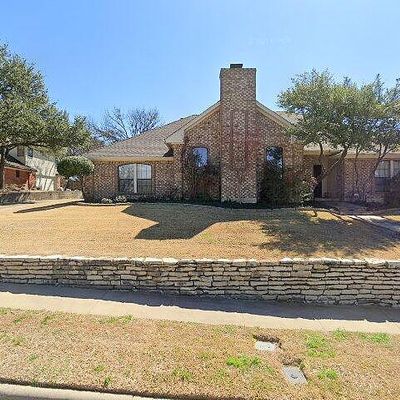 4011 Falcon Lake Dr, Arlington, TX 76016