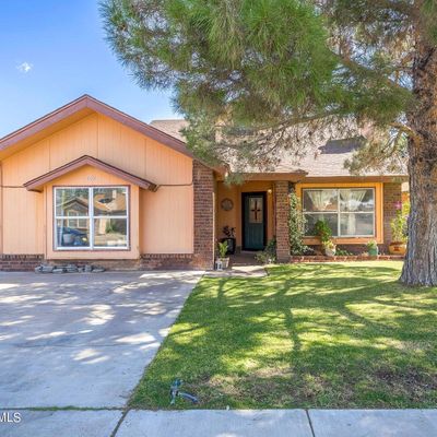 402 Augustus Rd, Las Cruces, NM 88001