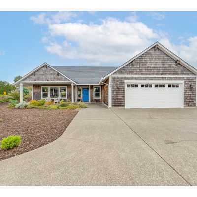 402 Diamond Ln, Seaside, OR 97138