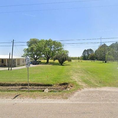 402 Lake Dauterive Rd, Loreauville, LA 70552