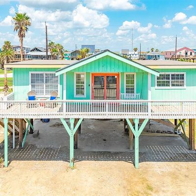 402 Seashell Dr, Freeport, TX 77541