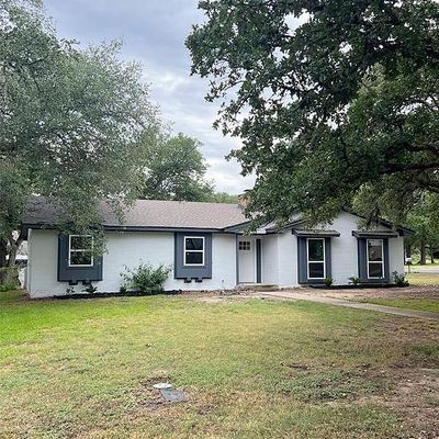 403 Buckeye Trl, La Grange, TX 78945