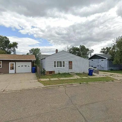 404 1 St Ave Ne, Beulah, ND 58523