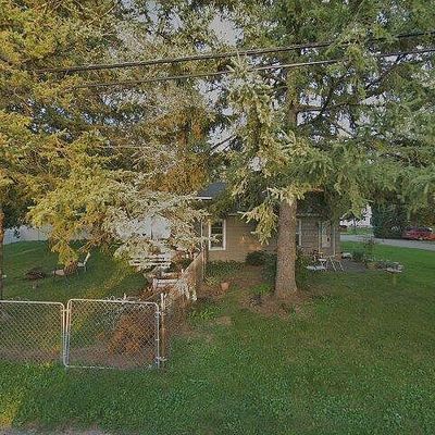 4049 S Shore St, Waterford, MI 48328