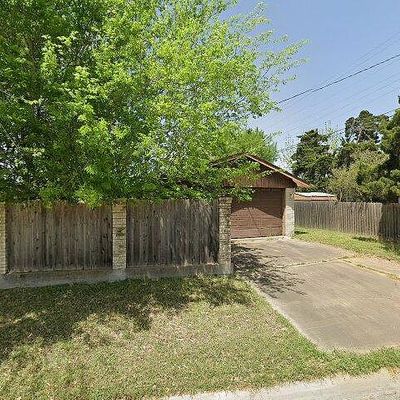 406 Holiday Ln, Port Lavaca, TX 77979