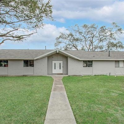 406 Shadylawn St, La Porte, TX 77571