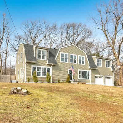 41 Mohawk Dr, Norwalk, CT 06851