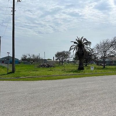 465 Lewis St, Matagorda, TX 77457