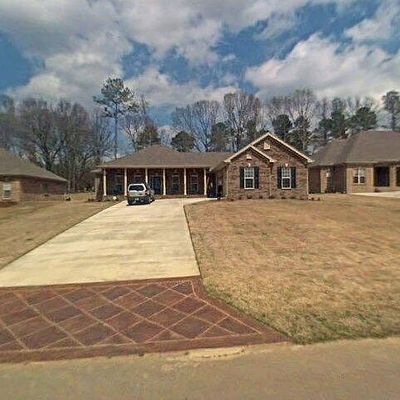 477 Koger St, Killen, AL 35645