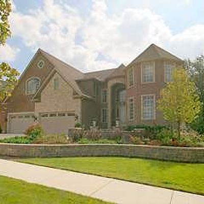 48 Baker Ln, Naperville, IL 60565