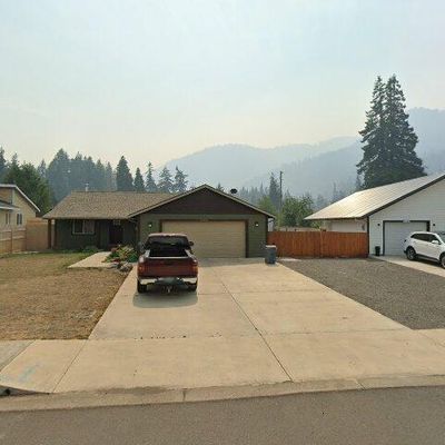 48394 Roaring Rapids Way, Oakridge, OR 97463