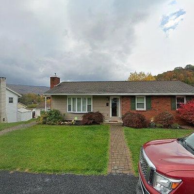 5 Daffodil Ln, Lock Haven, PA 17745