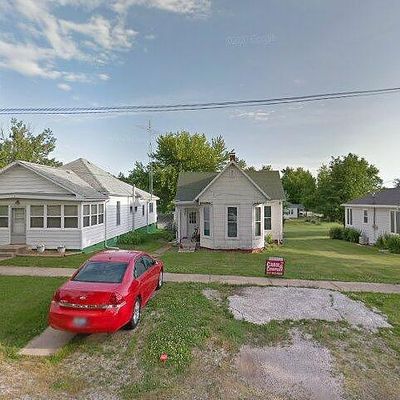 5 E 6 Th St, Pana, IL 62557