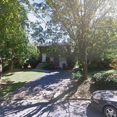 5 Hagemount Ave, Hightstown, NJ 08520