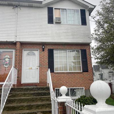 44 Bennett St, Staten Island, NY 10302