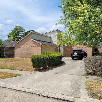 4411 Stonehenge Trl, Houston, TX 77066