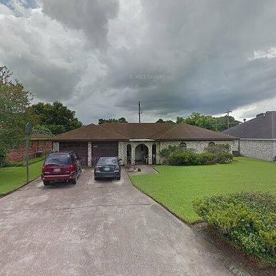 4483 Flamingo Ln, Beaumont, TX 77705