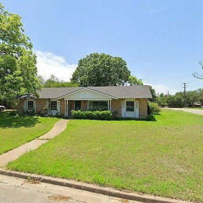 5201 Lake Charles Dr, Waco, TX 76710