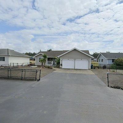 526 Canal Dr Ne, Ocean Shores, WA 98569