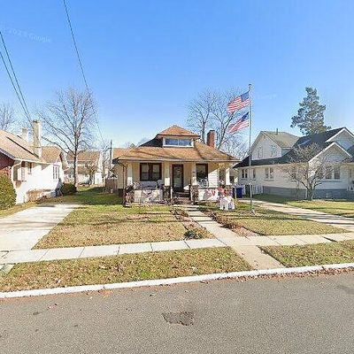 526 Manor Rd, Beverly, NJ 08010