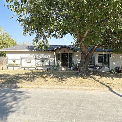 526 N 4 Th St, Jacksboro, TX 76458