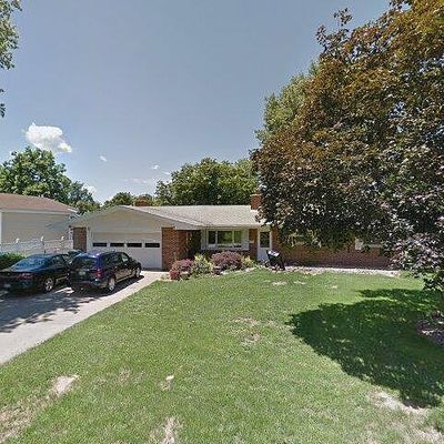 528 Ashby Dr, Charleston, IL 61920