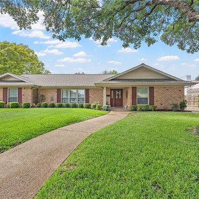 5305 Lake Highlands Dr, Waco, TX 76710