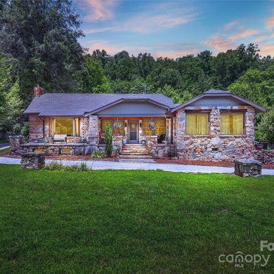 535 E Chestnut Gap Rd, Hendersonville, NC 28792