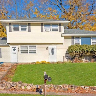 5 Missonellie Ct, Hawthorne, NJ 07506