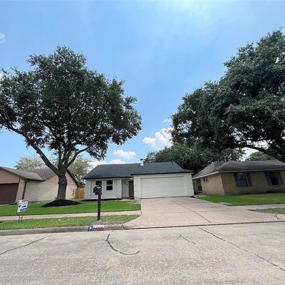 5005 Meadow Crest St, La Porte, TX 77571