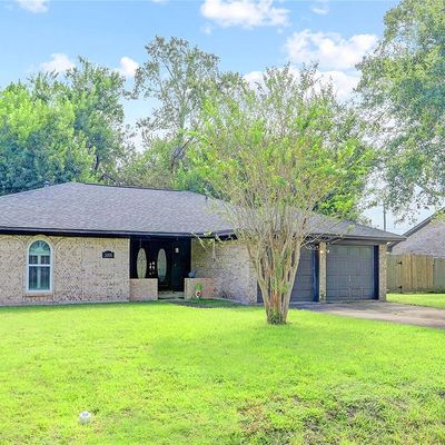 5008 Longshadow Dr, Dickinson, TX 77539