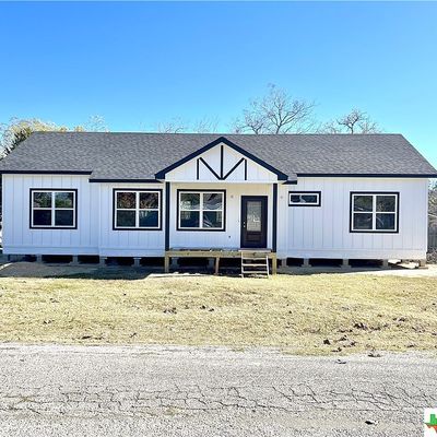 501 Walnut St, Yoakum, TX 77995