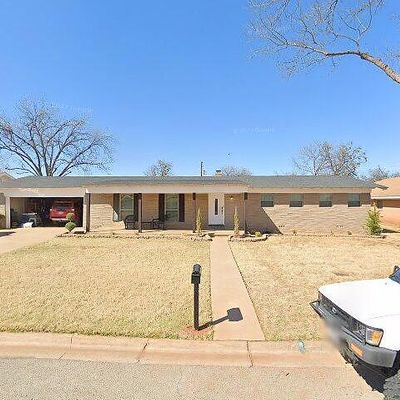 506 W Clara Ave, Iowa Park, TX 76367