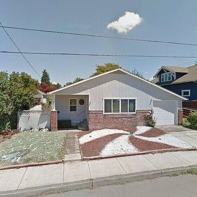 508 N 1 St St, Silverton, OR 97381