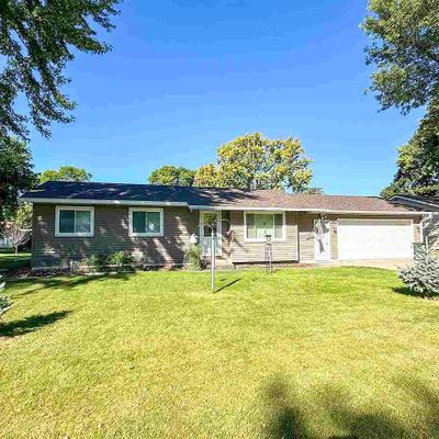 509 1 St St E, Gaylord, MN 55334