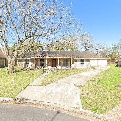 5114 Royal Oak Dr, Texas City, TX 77591