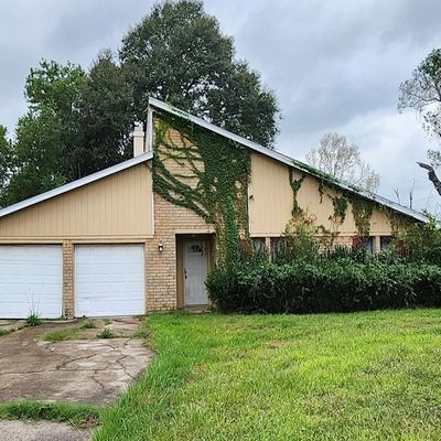 5935 Falcon Ln, Beaumont, TX 77708