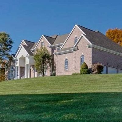 6 Trout Brook Ct, Chester, NJ 07930