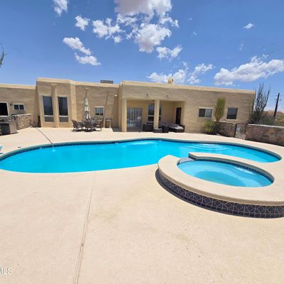 6015 Calle Paraiso, Las Cruces, NM 88012