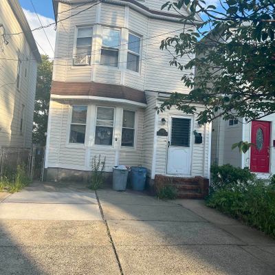 602 Avenue E, Bayonne, NJ 07002