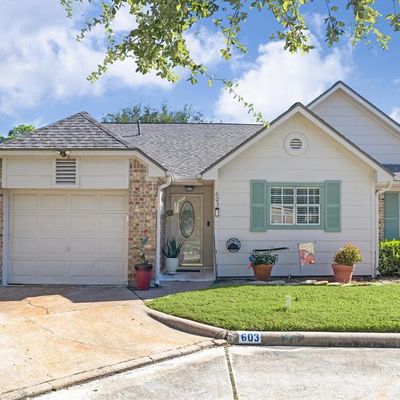 603 E Country Grove Cir, Pearland, TX 77584