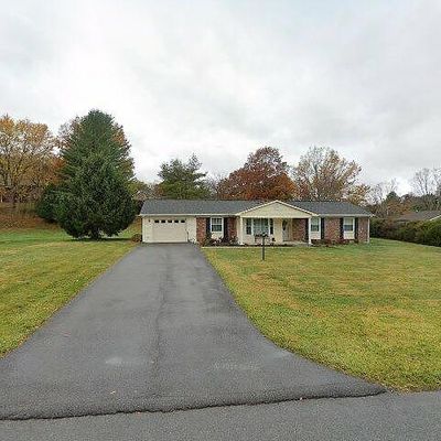 604 Fairway St, Bluefield, VA 24605