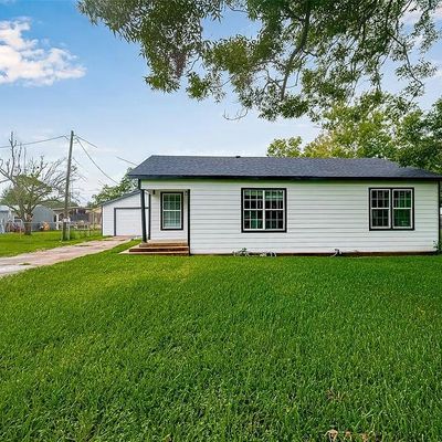 605 Pine St, Sweeny, TX 77480