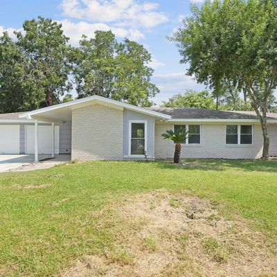 606 Meadowlawn St, La Porte, TX 77571