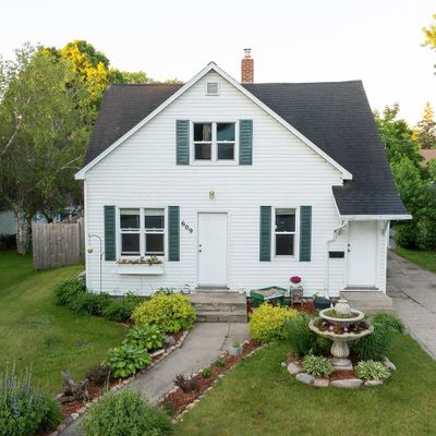 609 Front St W, Detroit Lakes, MN 56501