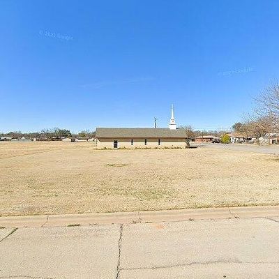 612 W Magnolia Ave, Iowa Park, TX 76367