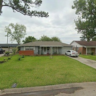 613 Lloyd Ln, Baytown, TX 77521