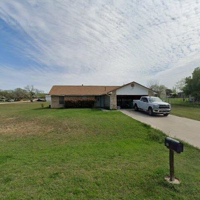 615 Mcdowell Ave, Jourdanton, TX 78026