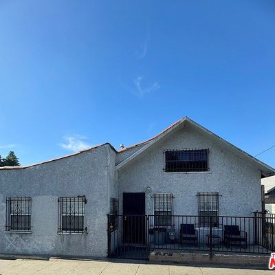 5515 S Hoover St, Los Angeles, CA 90037